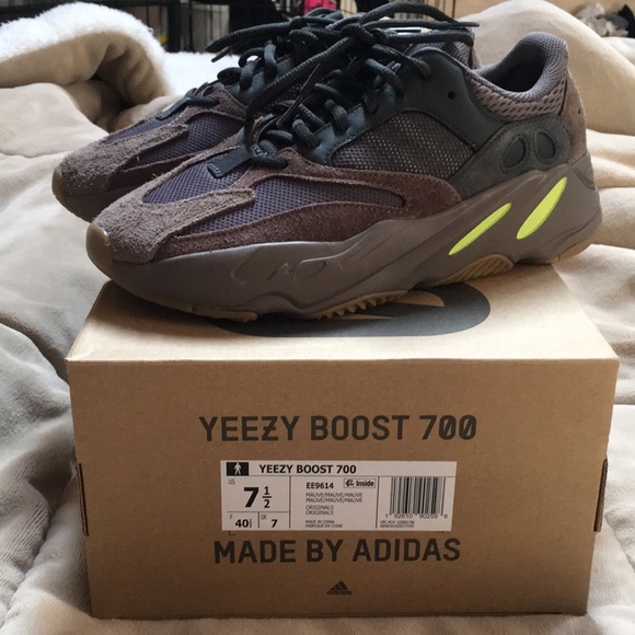 yeezy mauve box